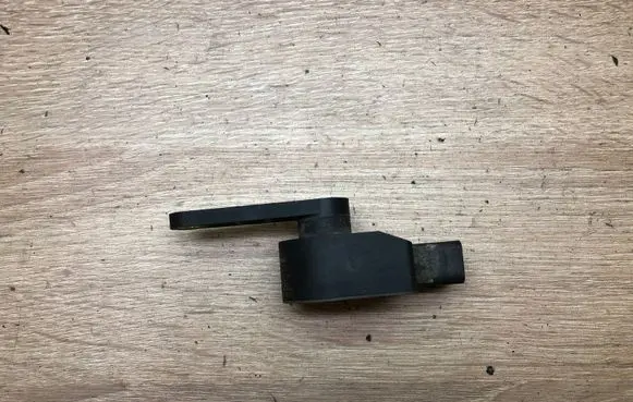 Headlight/headlamp level sensor