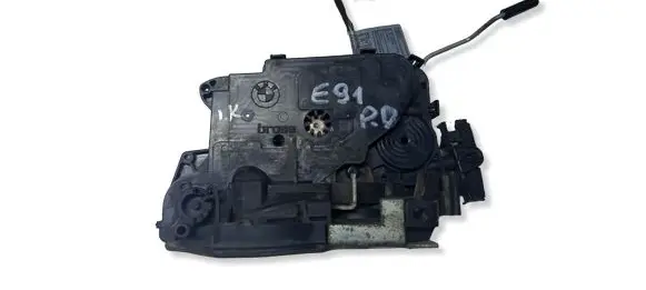 BMW 3 E90 E91 Front door lock 7059974 A048315