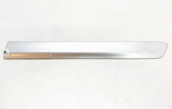 Rear fender molding trim