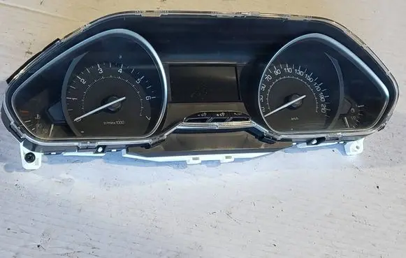 Peugeot 208 I Speedometer (instrument cluster) 9813848780