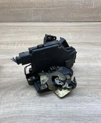 Audi A6 S6 C5 4B Rear door lock 4B0838015B