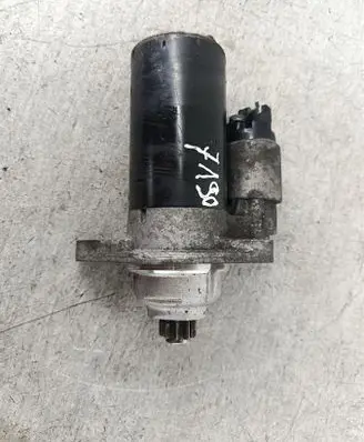 Volkswagen Golf V Starter motor 0001123012
