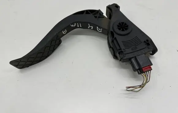 Audi A4 S4 B8 8K Accelerator throttle pedal 8K1721523A