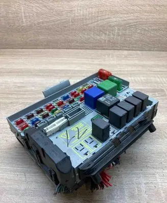Opel Astra G Fuse module 24412497 24431677 Used