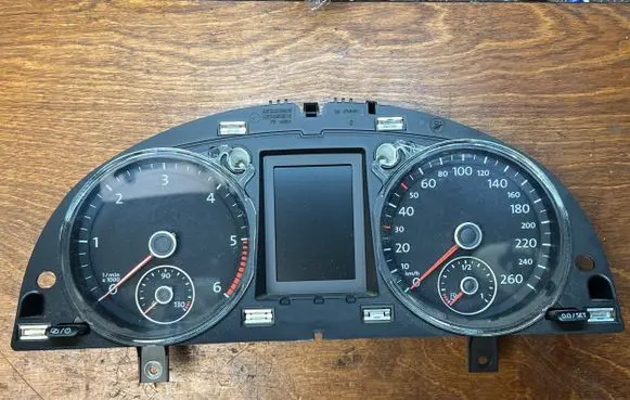 Volkswagen PASSAT B7 Speedometer (instrument cluster) 3AA920870J 101206288157