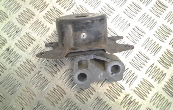 Opel Meriva A Engine mount bracket 13109200