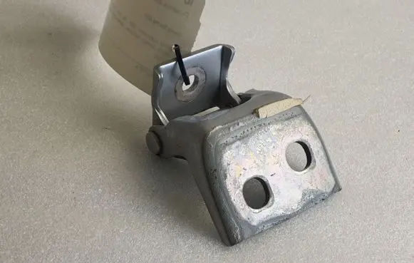 Dacia Spring Front door lower hinge 804205044R E0071