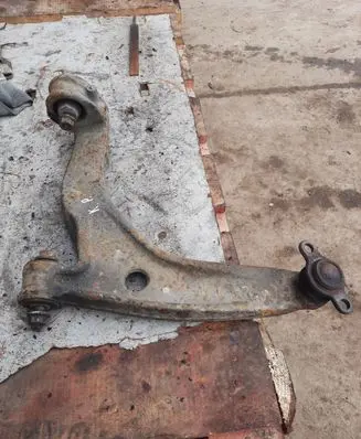 Volkswagen Transporter - Caravelle T5 Front lower control arm/wishbone 7H0407165B