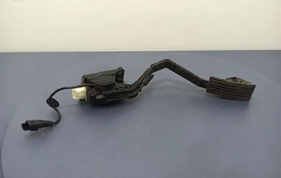 Peugeot 407 Accelerator throttle pedal 9650341780