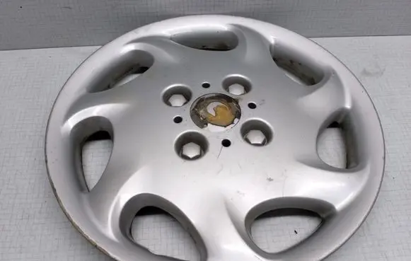 Nissan Maxima R15 wheel hub/cap/trim 40315BM403