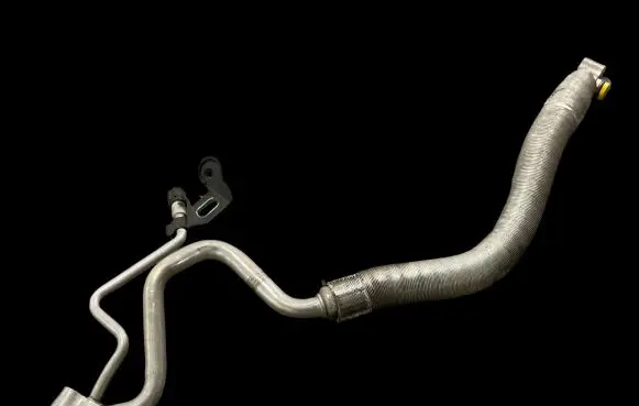 BMW X3 E83 Air conditioning (A/C) pipe/hose 16017810