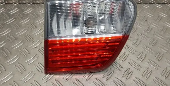 Toyota Avensis T270 Tailgate rear/tail lights