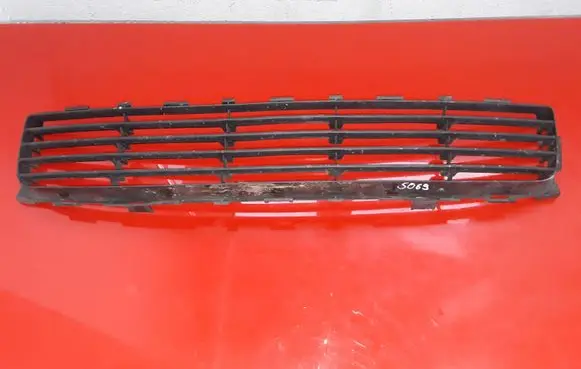Toyota Auris 150 Front bumper lower grill 5311202080