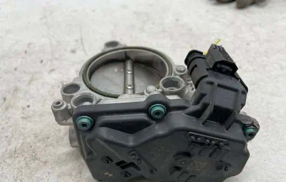 BMW 5 G30 G31 Throttle valve 8623324