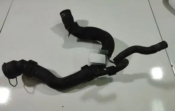 Audi A6 S6 C5 4B Engine coolant pipe/hose