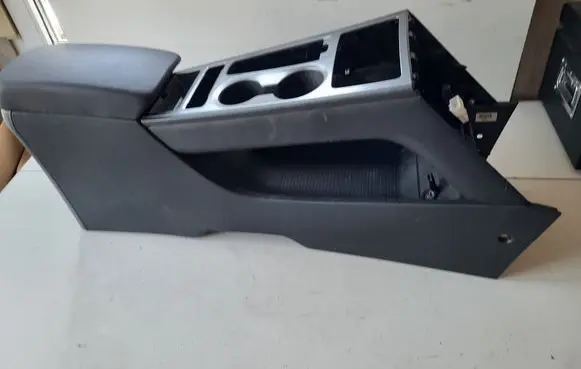 Hyundai Kona I Center console 84639K4010 84611K4000