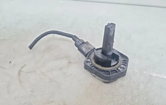Volkswagen Touran I Oil level sensor 1J0907660C