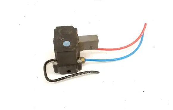 BMW X5 E70 Air suspension valve block 