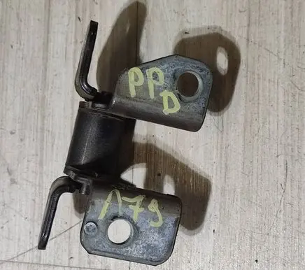 Jeep Grand Cherokee Front door lower hinge