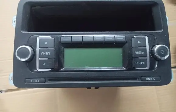 Volkswagen Golf VI Radio/CD/DVD/GPS head unit 5M0035156C VWZAZ1K0513535