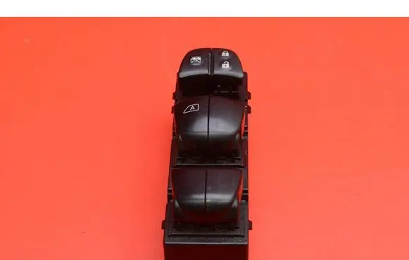 Nissan Qashqai Electric window control switch