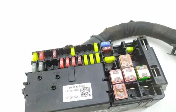 Opel Astra K Fuse module 13367497 15513165