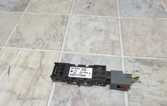Chrysler Pacifica Airbag deployment crash/impact sensor 04671779AB 33715614 180703