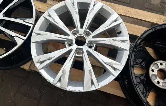 Volkswagen Tiguan R17 alloy rim 5NA60125
