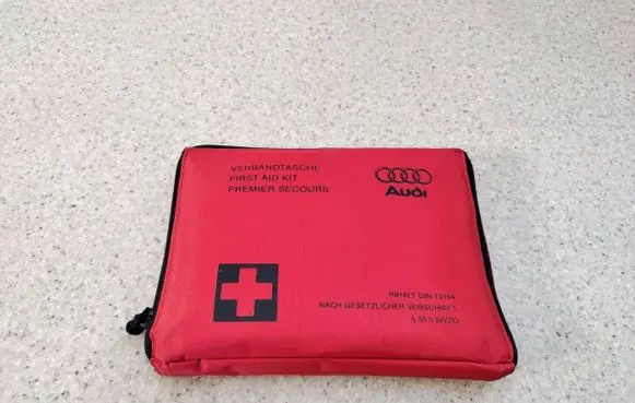 Audi A8 S8 D4 4H First aid kit 4H0860282