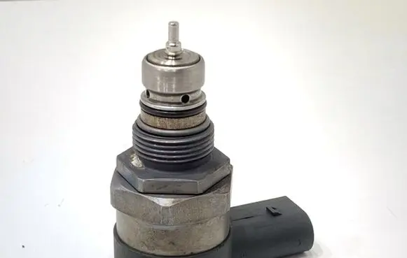 Audi Q5 SQ5 Fuel pressure regulator 057130764AB