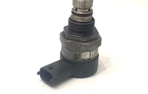 Hyundai ix35 Fuel pressure regulator 0281006037