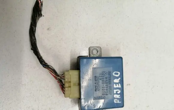 Mitsubishi Pajero Sport I Aerial antenna amplifier MR517920