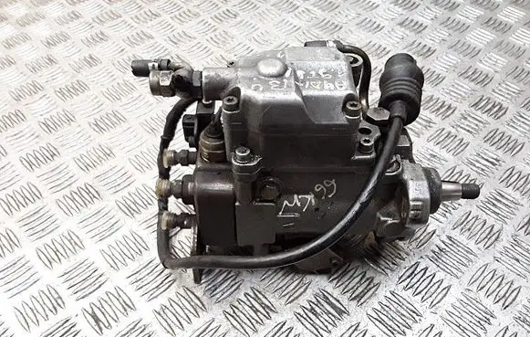 Audi 80 90 S2 B4 Fuel injection high pressure pump 0460404992 028130109l