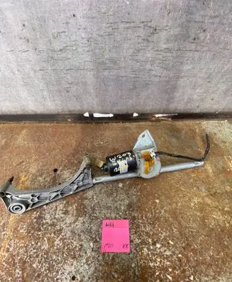 Mercedes-Benz C AMG W203 Front wiper linkage and motor A2038200342 A04518 25C3B