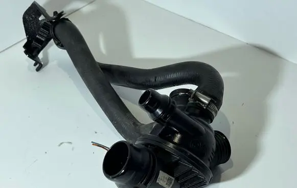 BMW 3 E90 E91 Thermostat housing 7552403 101068