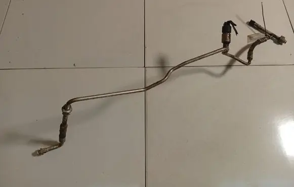 Ford Focus Air conditioning (A/C) pipe/hose 