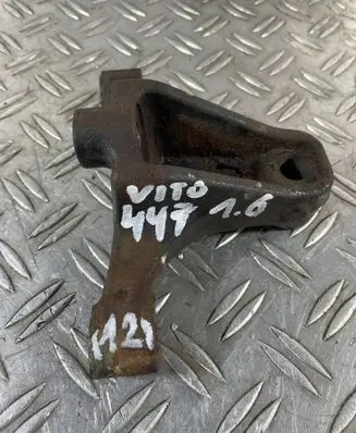 Engine mount bracket