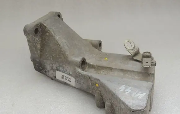 Mitsubishi Outlander Engine mounting bracket 1098A007