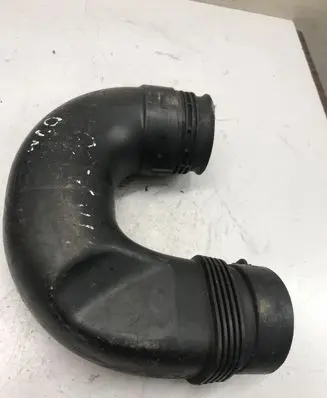 Skoda Octavia Mk2 (1Z) Air intake hose/pipe 1K0129684B