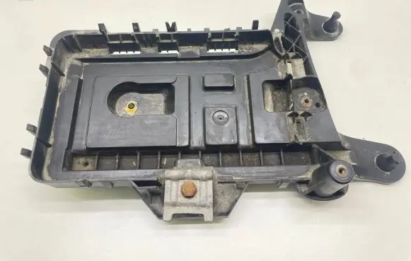 Skoda Octavia Mk2 (1Z) Battery tray 1K0915333