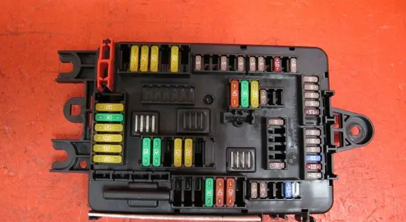 BMW 1 F20 F21 Fuse module 9389070