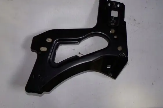 Ford Focus Fender mounting bracket AV61R16D230SA