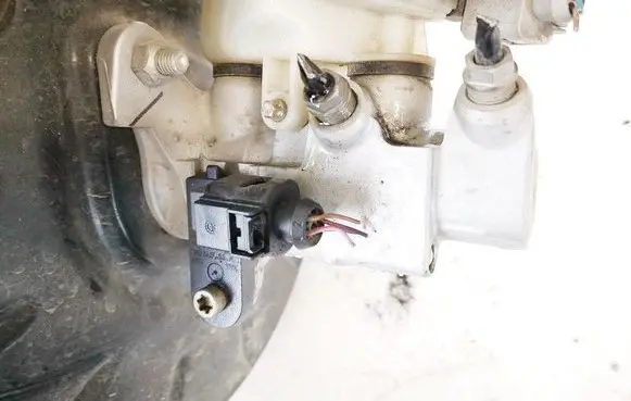 Volkswagen Golf VII Master brake cylinder 5q1811301