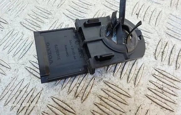 Volvo XC90 Fuse box cover 31409279