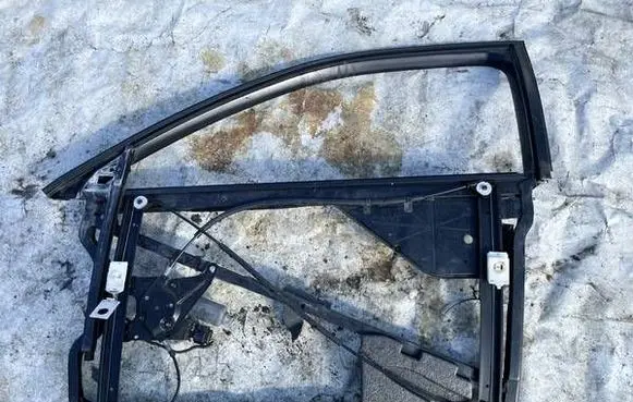 Audi A3 S3 8L Front door window/glass frame 8L3837753