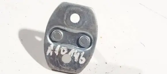 Lexus RX 300 Front door lock loop/hook striker 