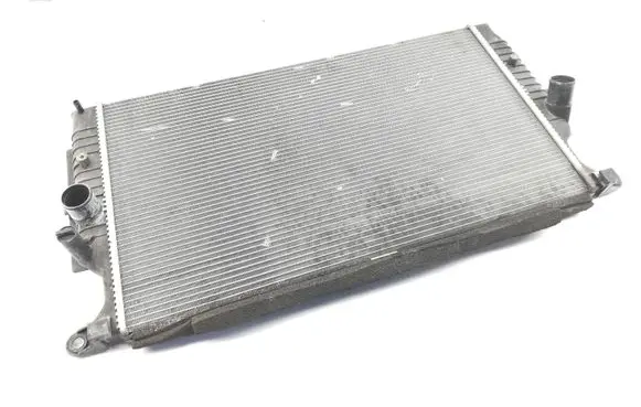 Toyota Avensis T270 Coolant radiator M135676D