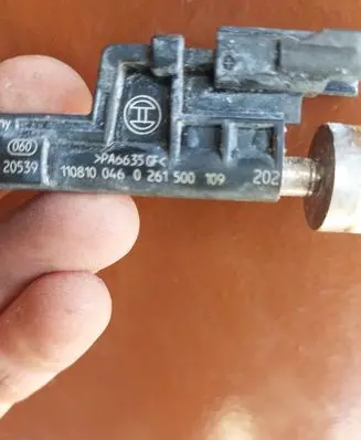 BMW 5 F10 F11 Fuel injector 7597870 10213541
