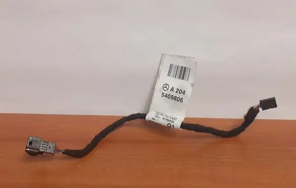 Mercedes-Benz E W212 Oil temperature sensor A2045409806 10372