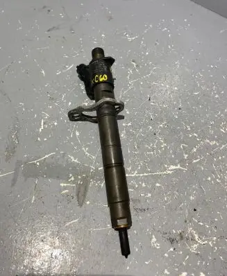 Volvo XC60 Fuel injector 31303238 B445141